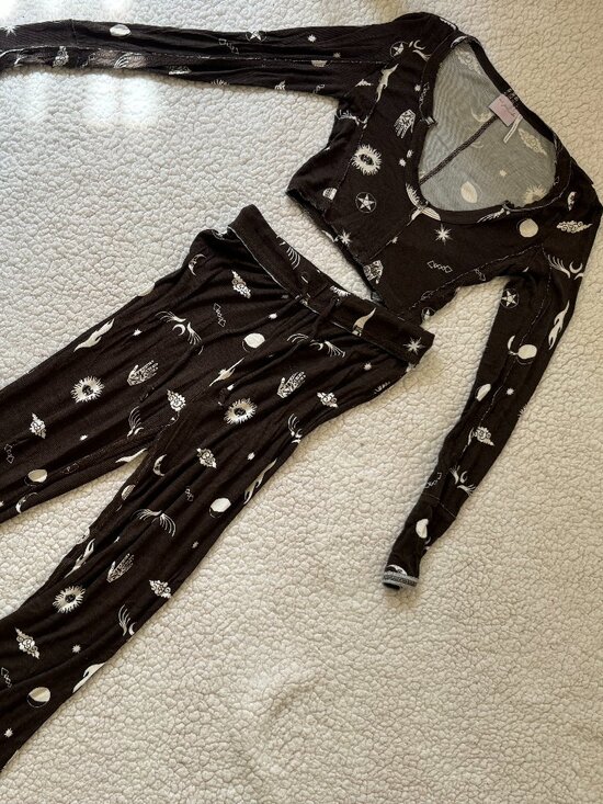 out from under lounge/pajama set - Picture 2 of 6